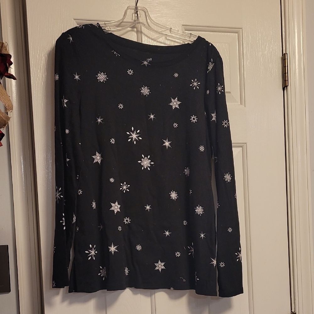 J. Jill Long Sleeve 100% Pima Snowflake Pattern Crew T-shirt.